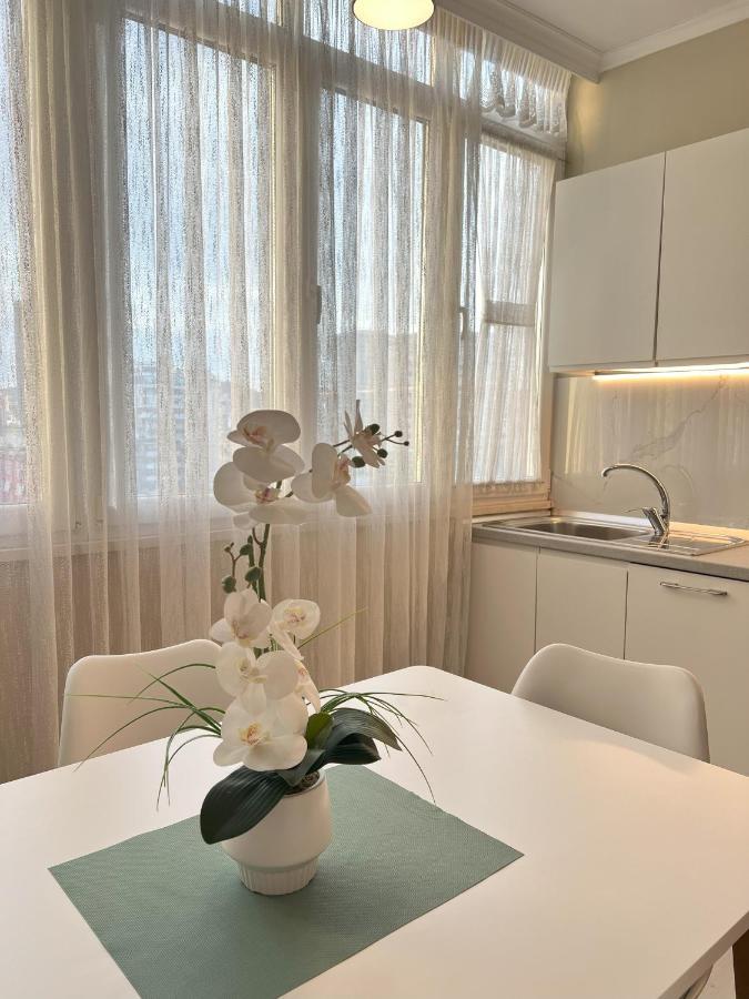 Grand New Bazaar Apartment Тирана Екстериор снимка
