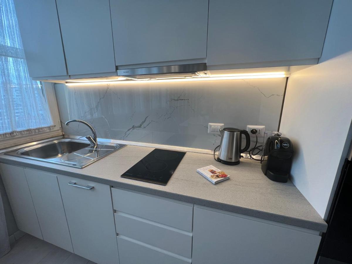 Grand New Bazaar Apartment Тирана Екстериор снимка