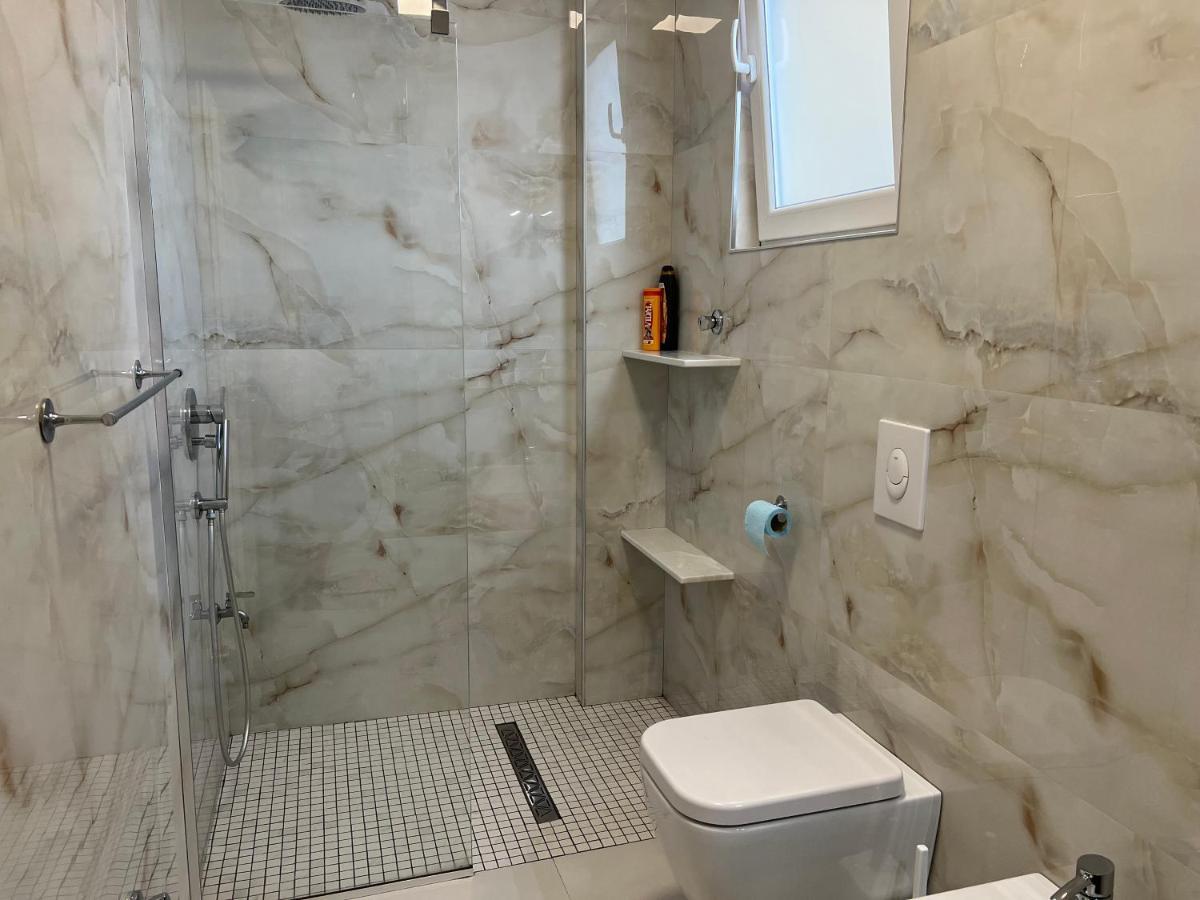 Grand New Bazaar Apartment Тирана Екстериор снимка