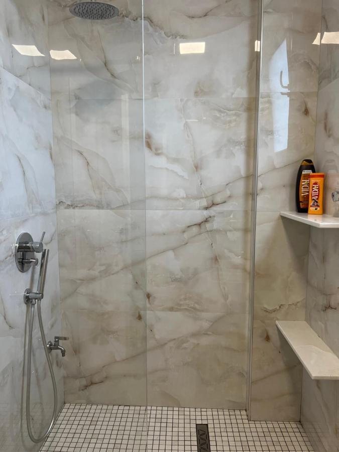 Grand New Bazaar Apartment Тирана Екстериор снимка