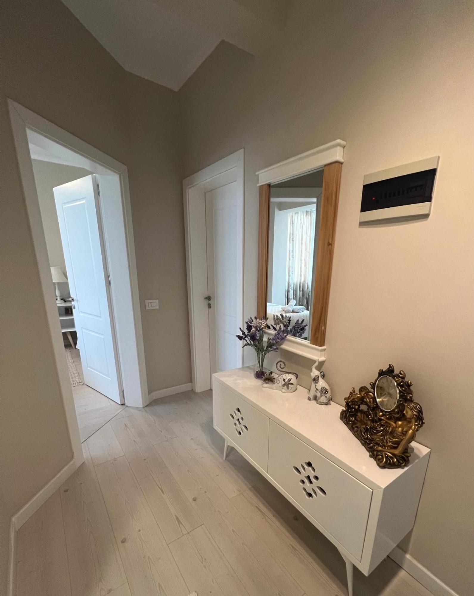 Grand New Bazaar Apartment Тирана Екстериор снимка