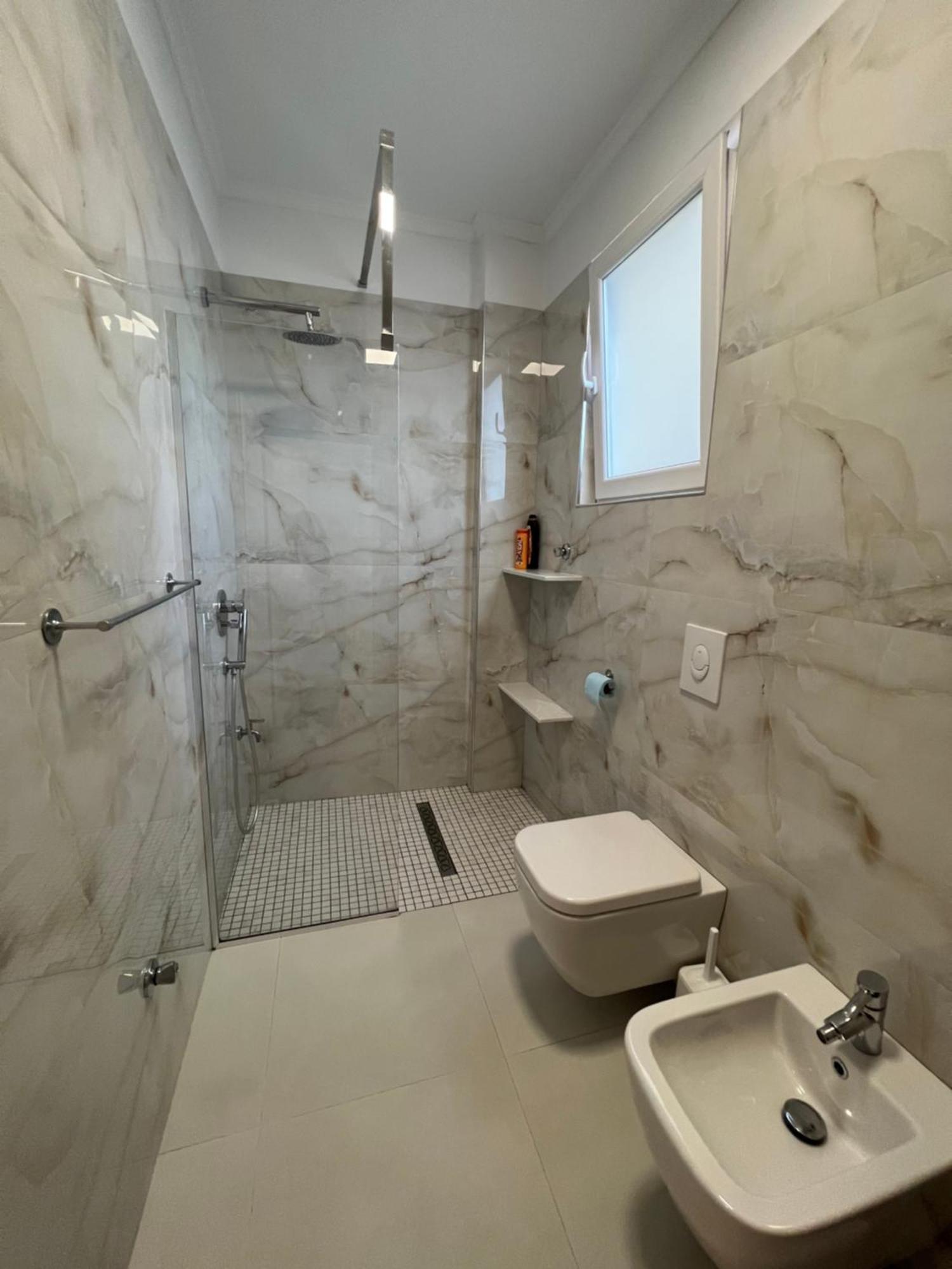 Grand New Bazaar Apartment Тирана Екстериор снимка
