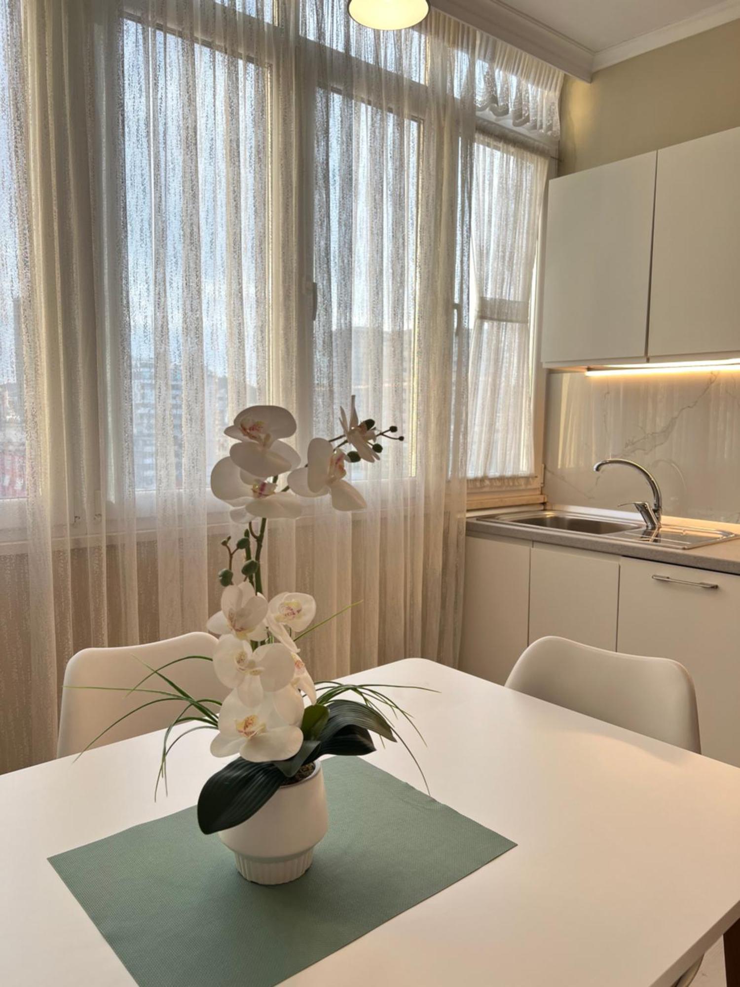 Grand New Bazaar Apartment Тирана Екстериор снимка
